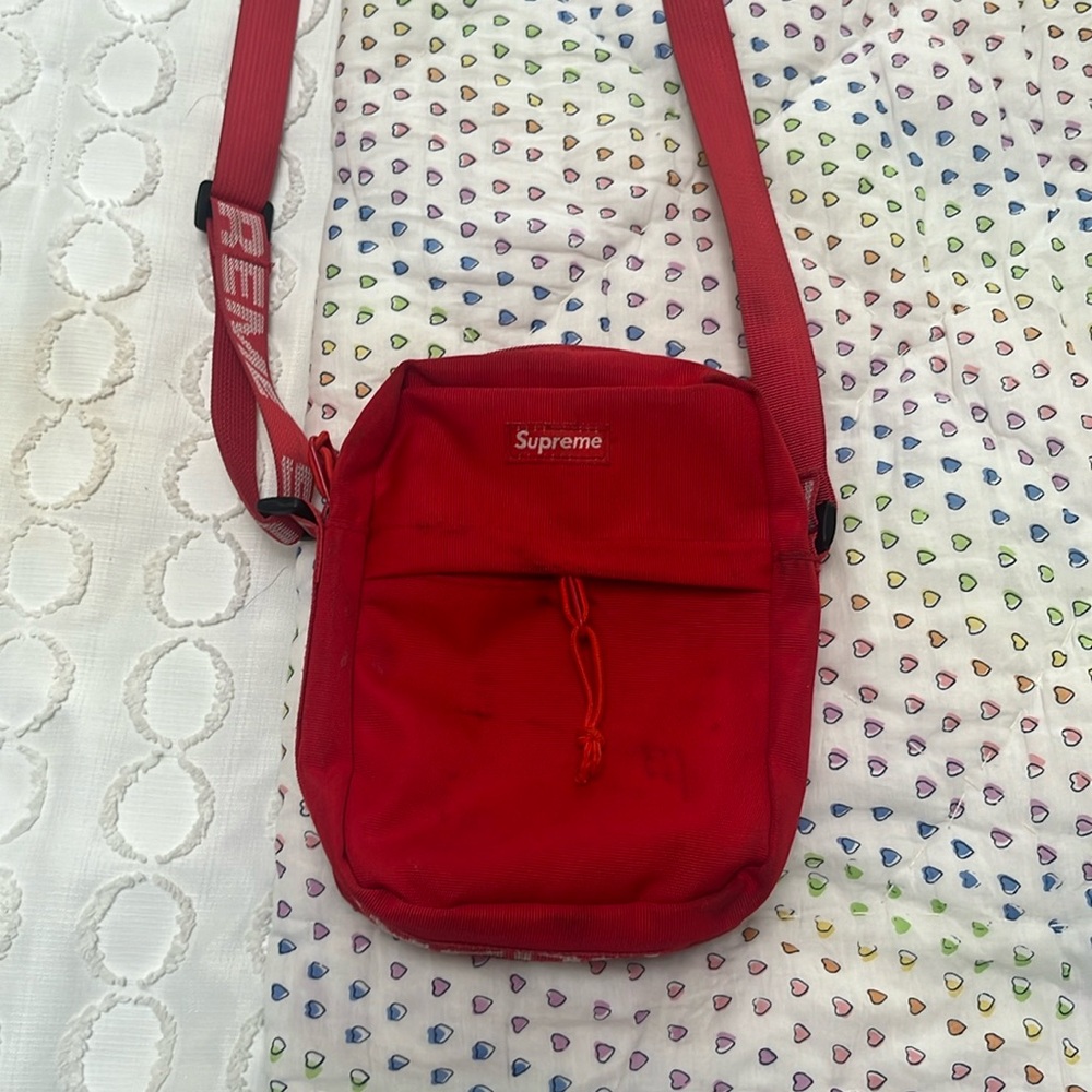Supreme bag with small washable stains